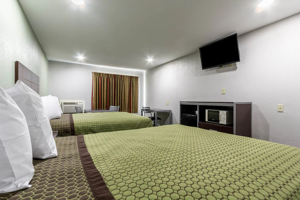 Scottish Inn & Suites