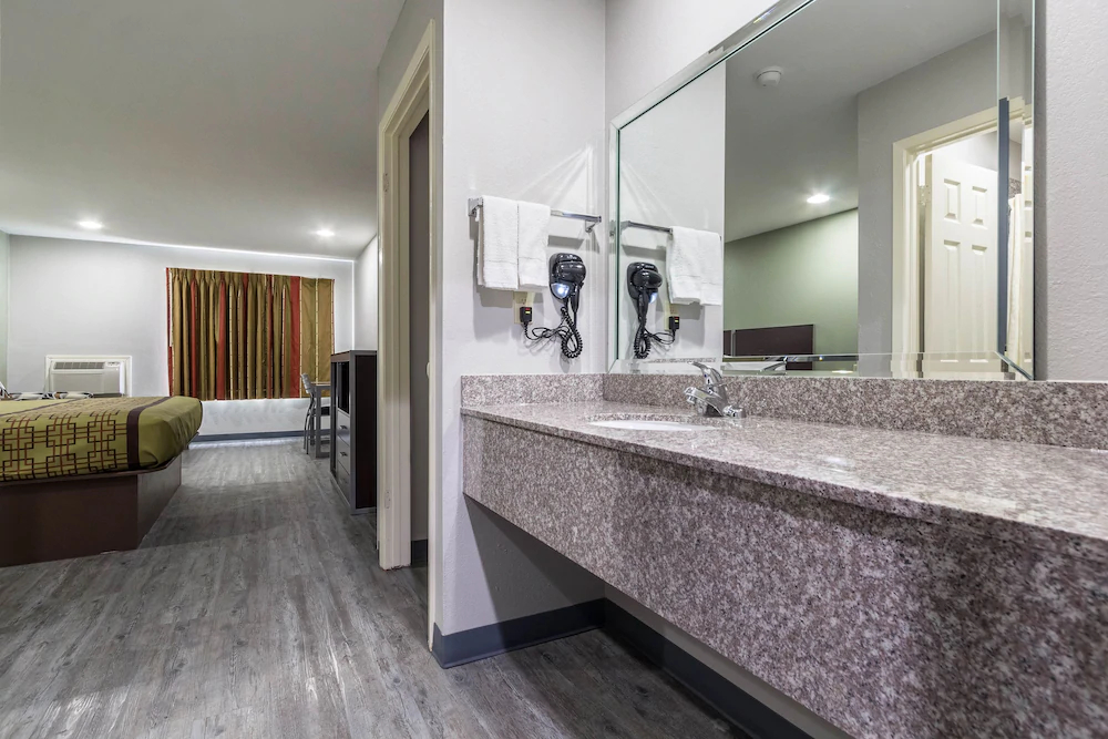 Scottish Inn & Suites