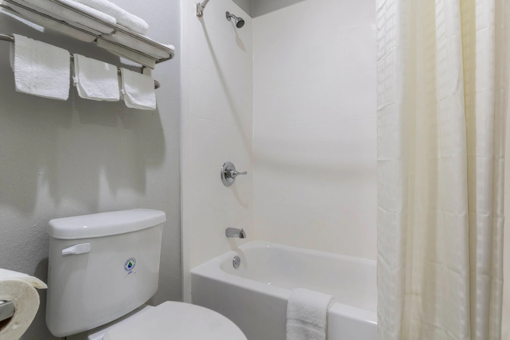 Scottish Inn & Suites