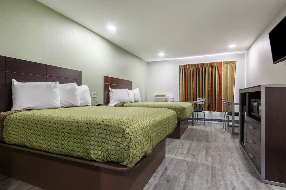 Scottish Inn & Suites
