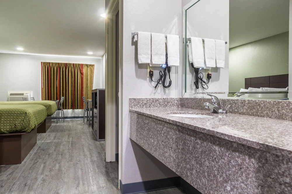 Scottish Inn & Suites