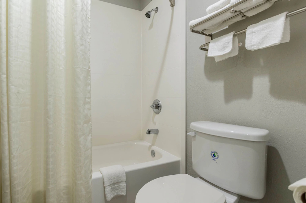 Scottish Inn & Suites