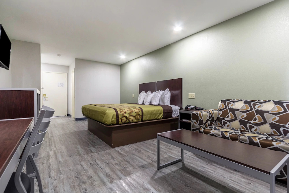 Scottish Inn & Suites