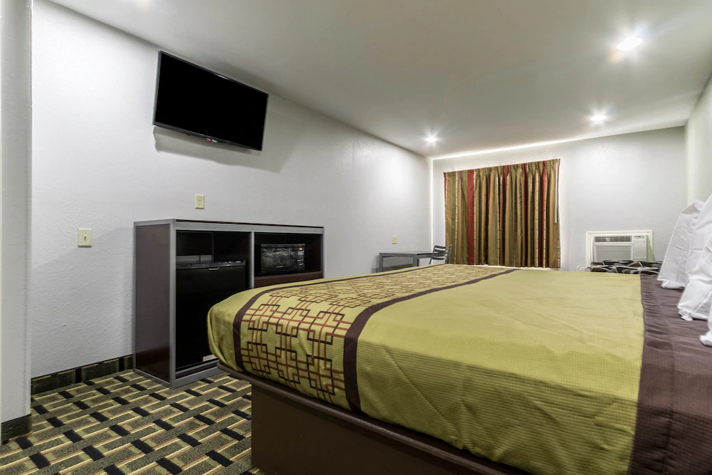 Scottish Inn & Suites