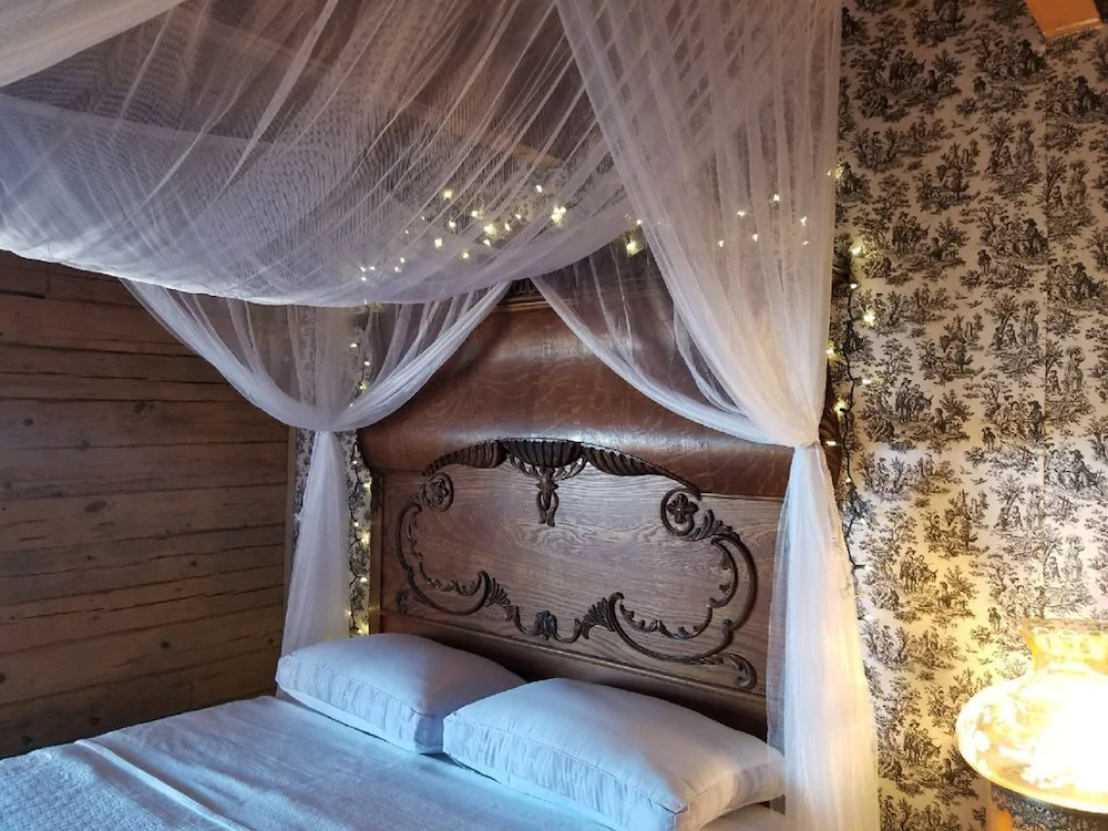 Cora's Cabins