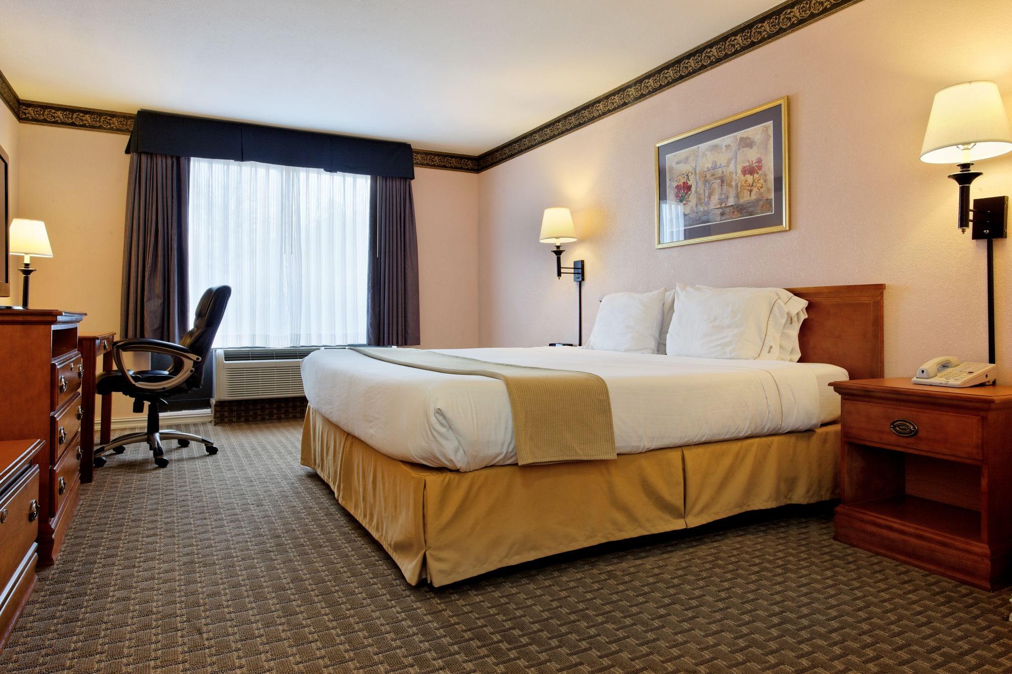 Holiday Inn Express & Suites Tyler North