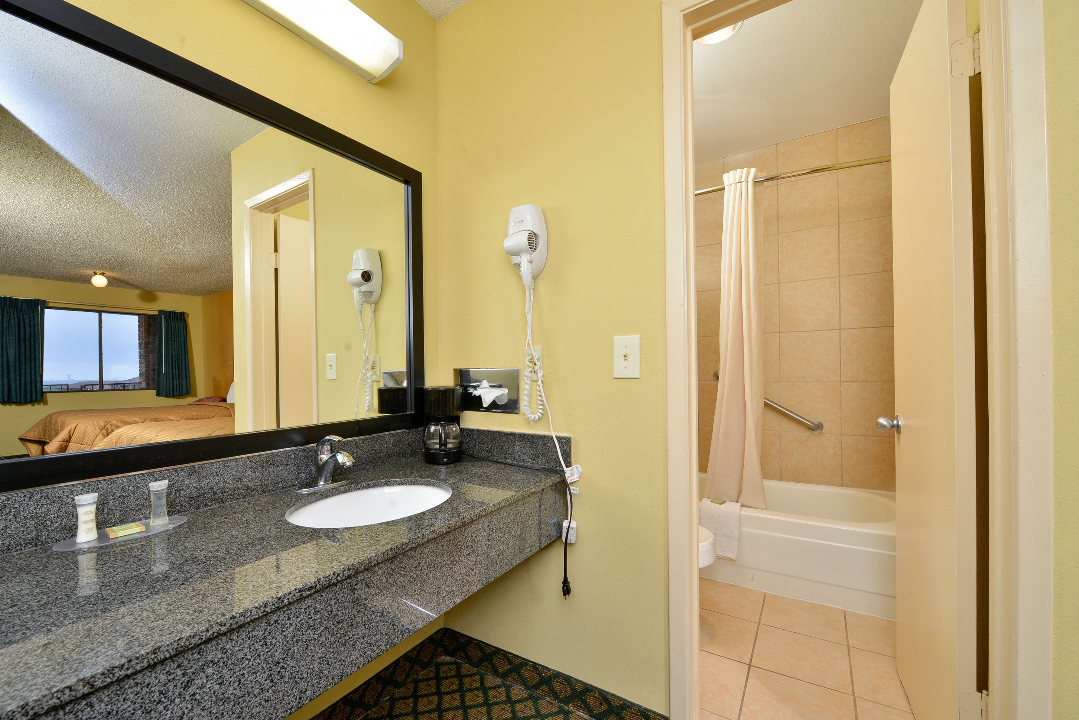 Super 8 by Wyndham Universal City
