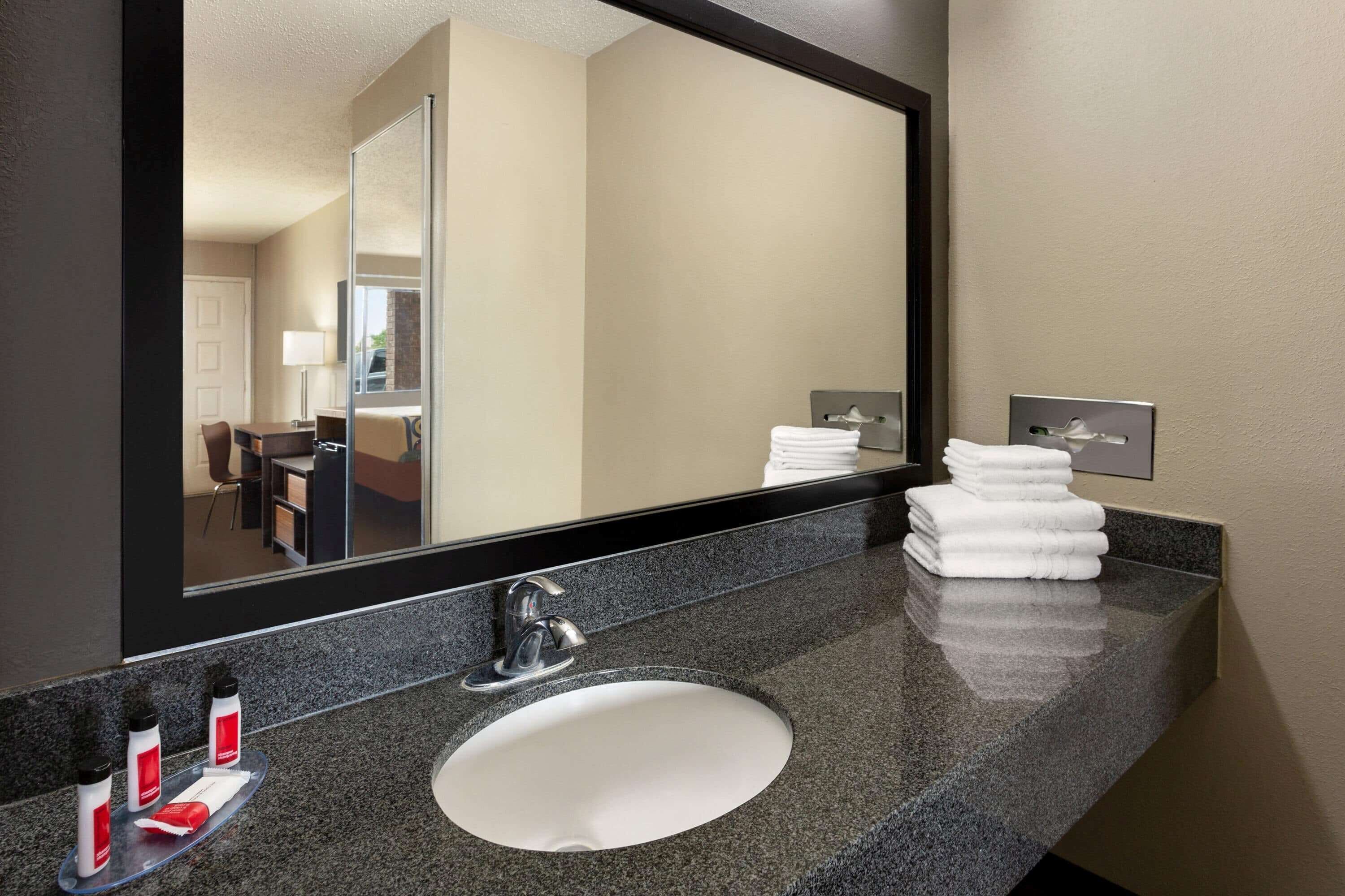 Super 8 by Wyndham Universal City