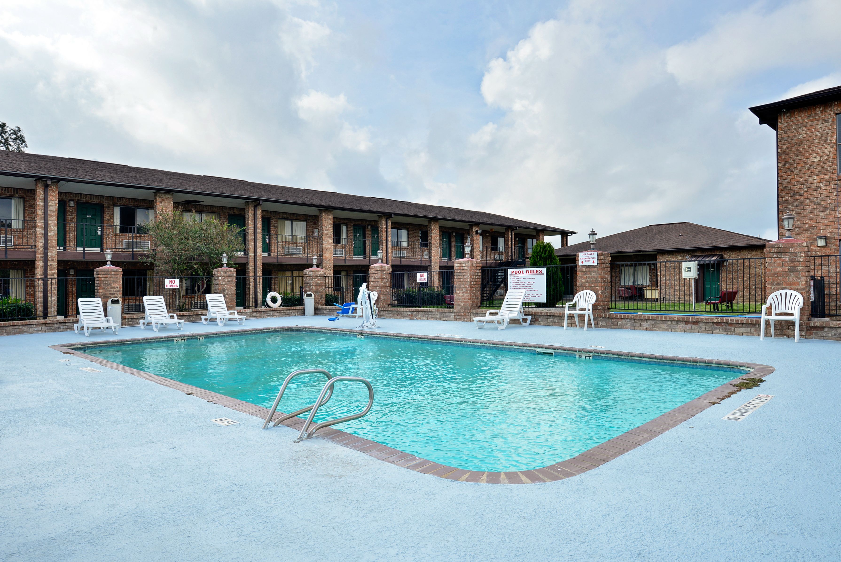 Super 8 by Wyndham Universal City