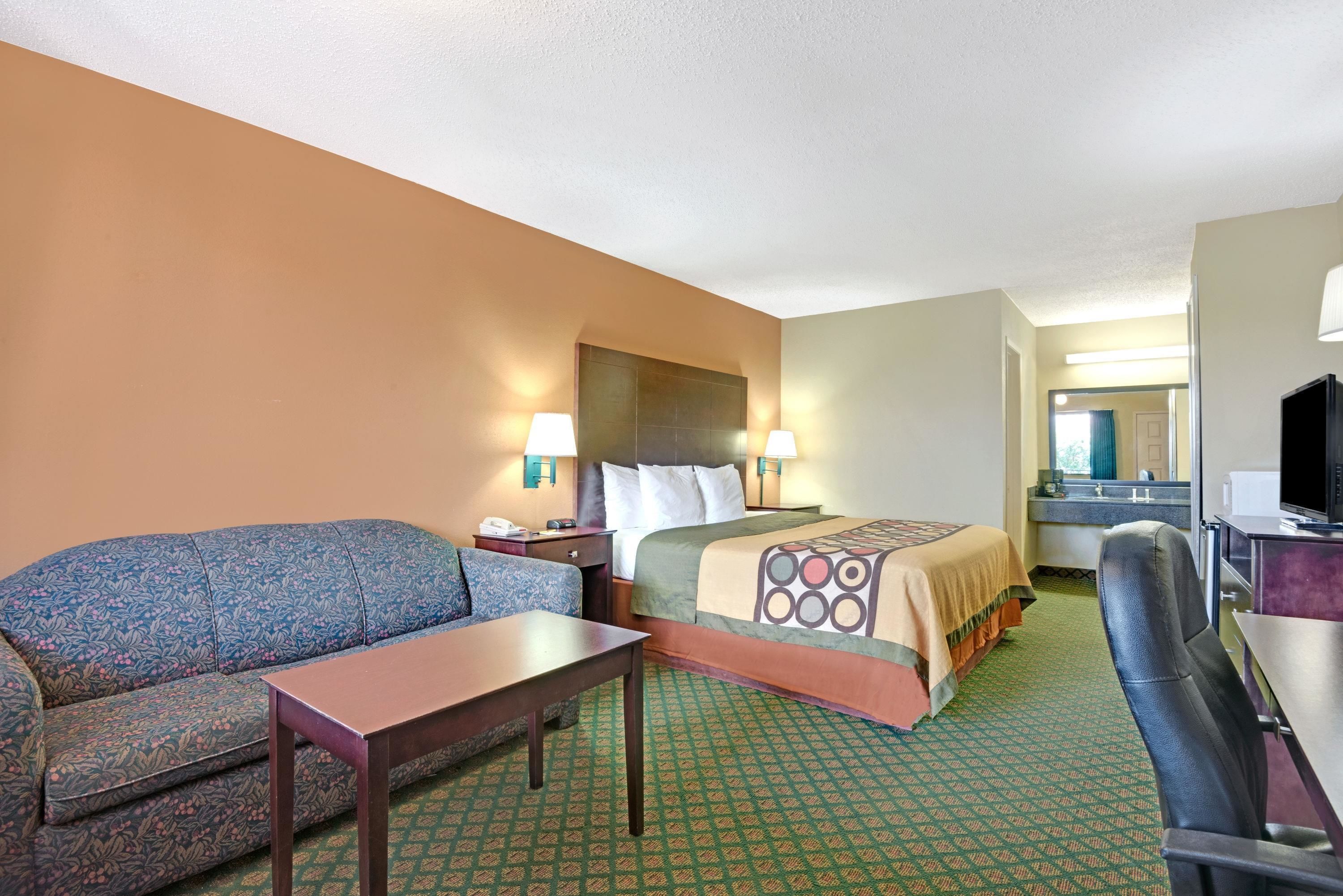 Super 8 by Wyndham Universal City