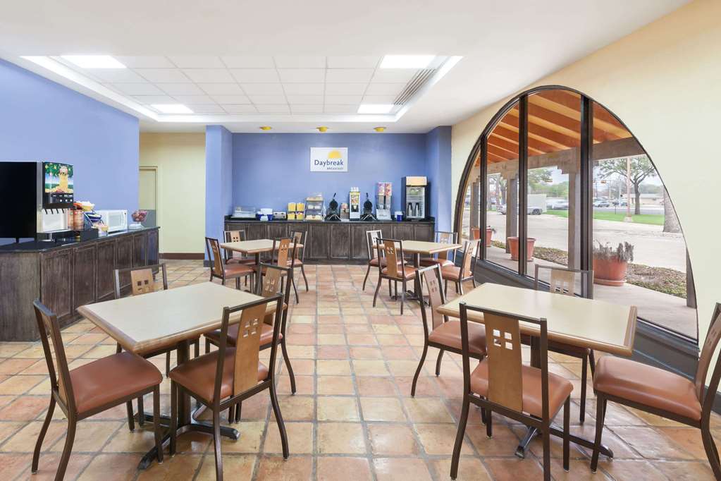Days Inn by Wyndham Uvalde