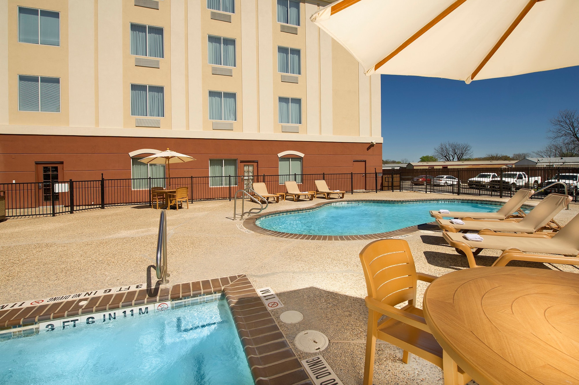 Holiday Inn Express Uvalde