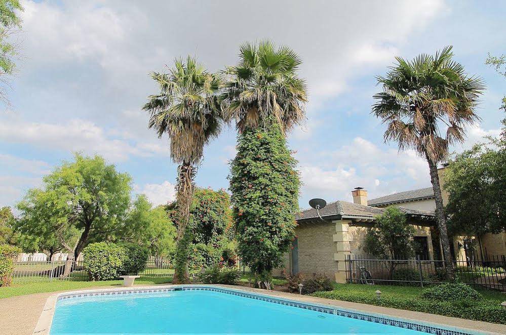 Live Oaks Bed and Breakfast