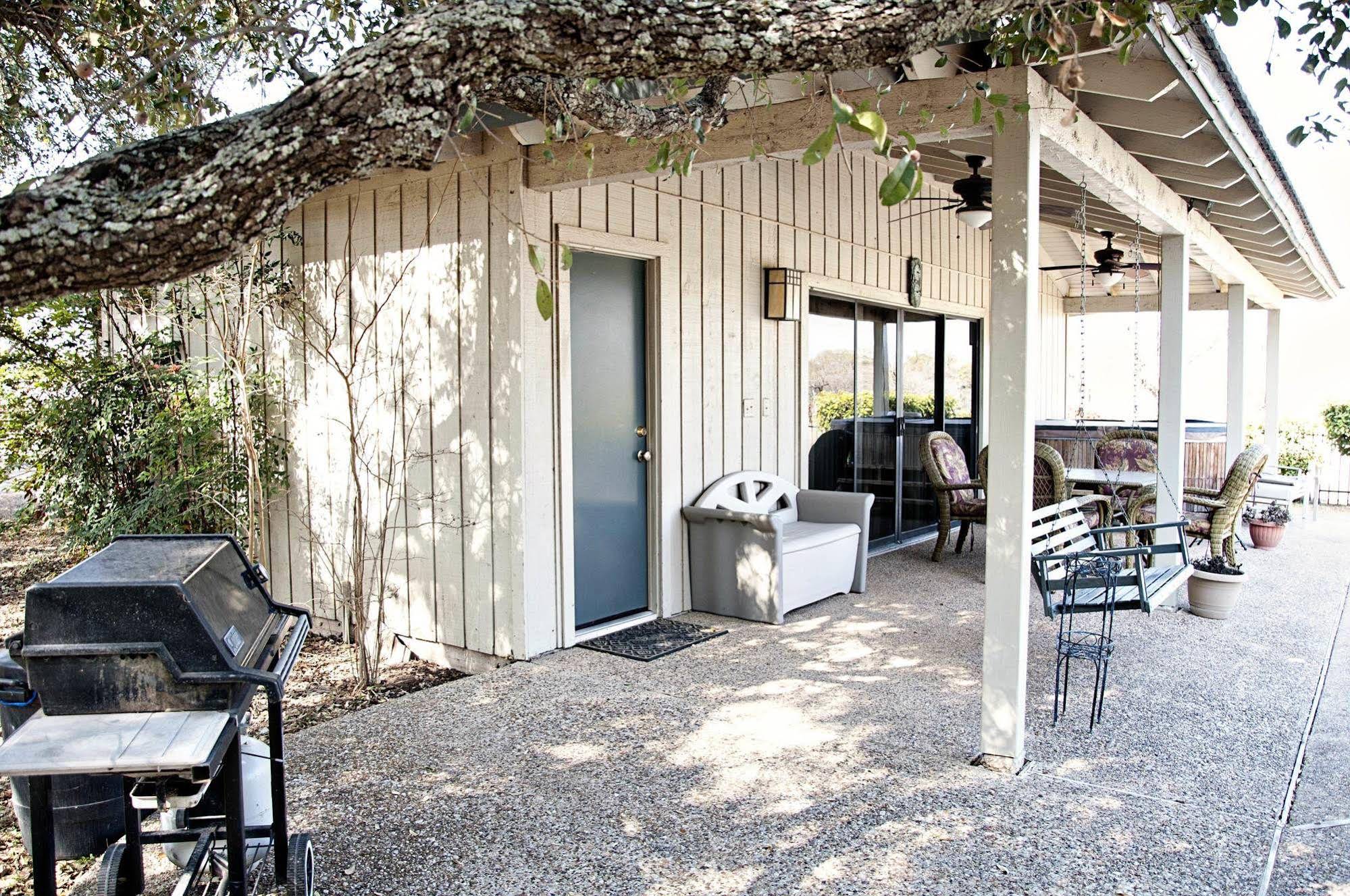Live Oaks Bed and Breakfast