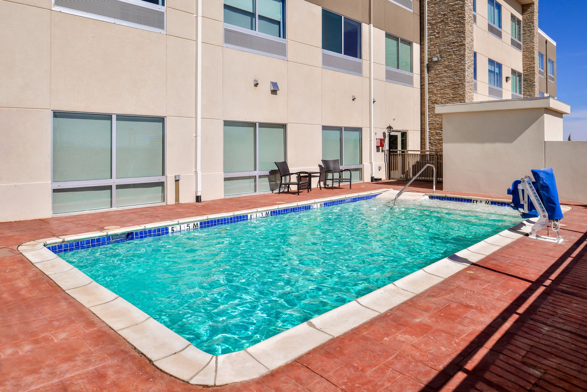 Holiday Inn Express & Suites Van Horn