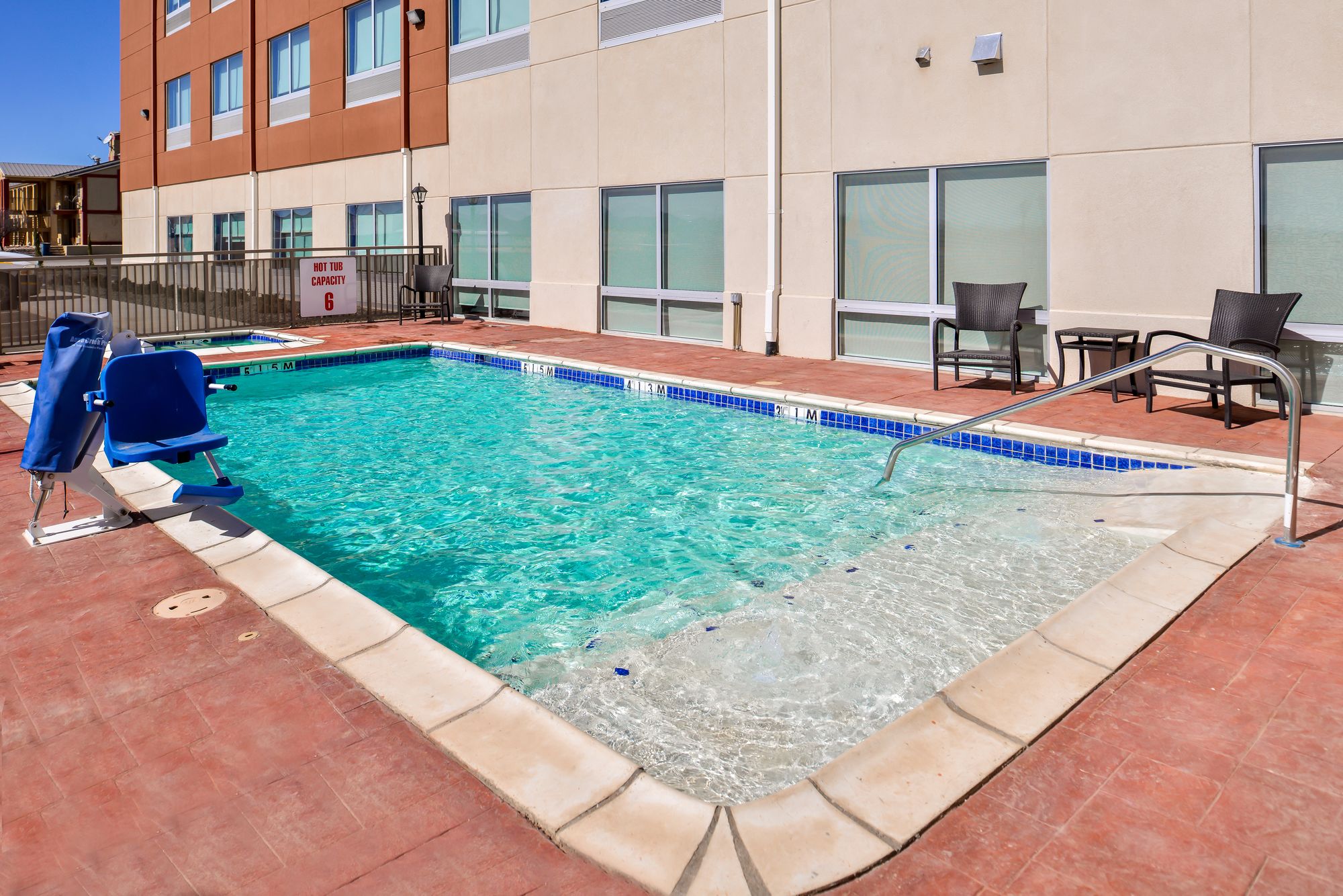Holiday Inn Express & Suites Van Horn