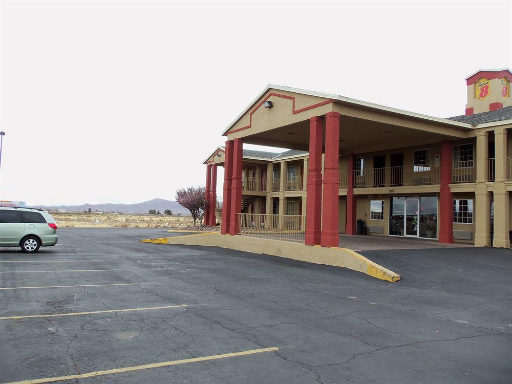 Super 8 by Wyndham Van Horn