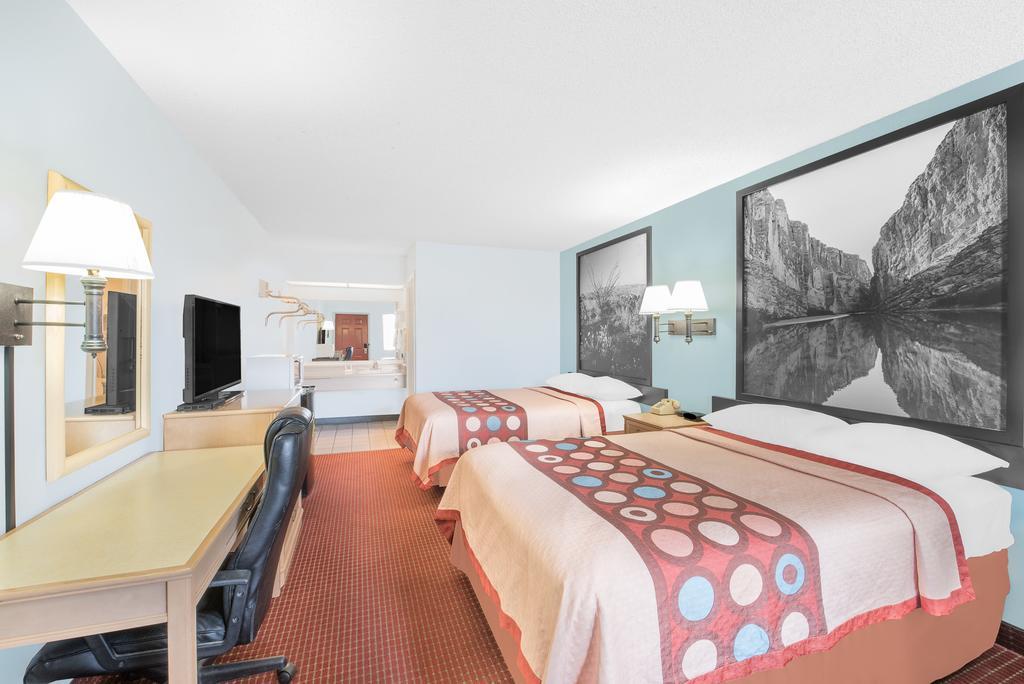 Super 8 by Wyndham Van Horn