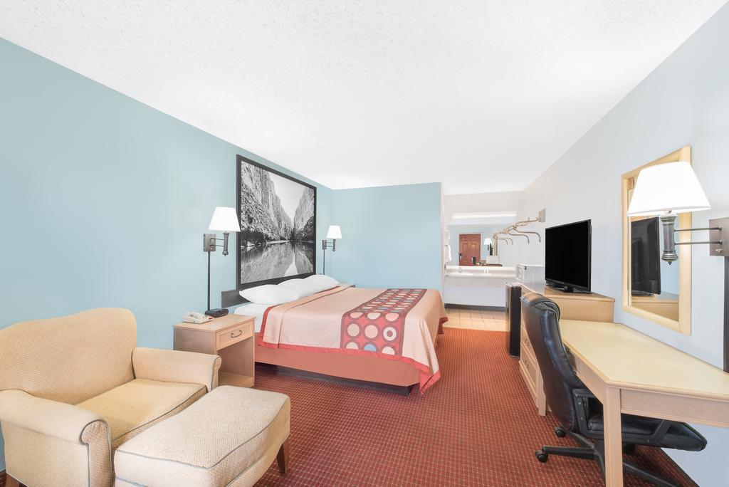 Super 8 by Wyndham Van Horn