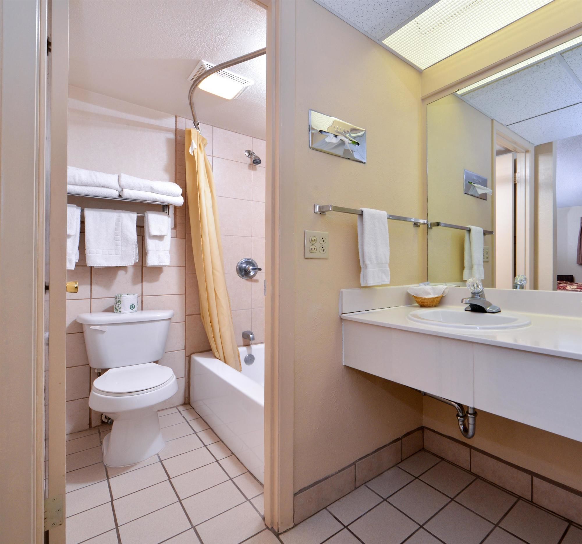 Route 66 Inn & Suites by OYO Vega Tx