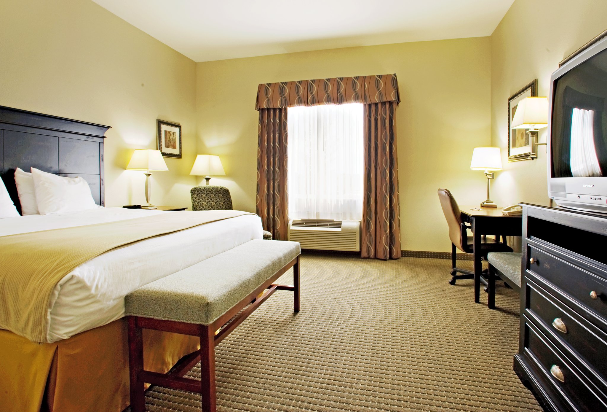 Holiday Inn Express Hotel & Suites Vernon College Area (Hwy 287)