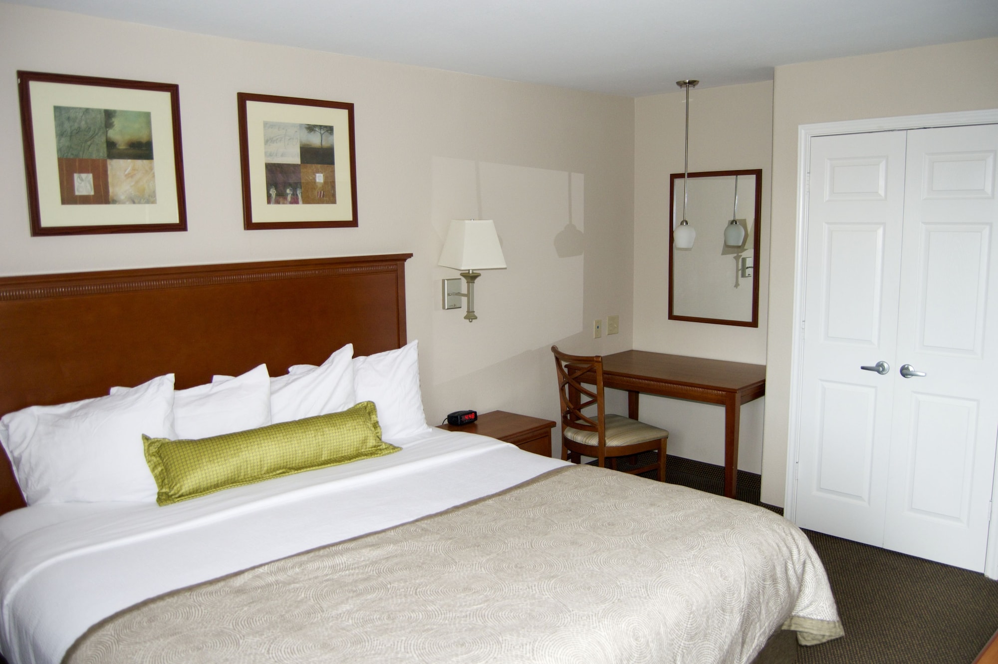 Candlewood Suites VICTORIA