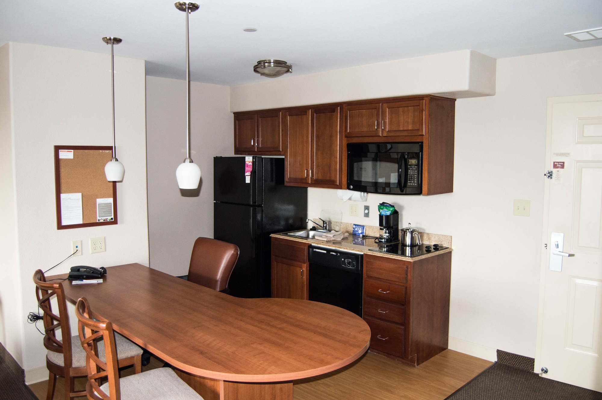 Candlewood Suites VICTORIA