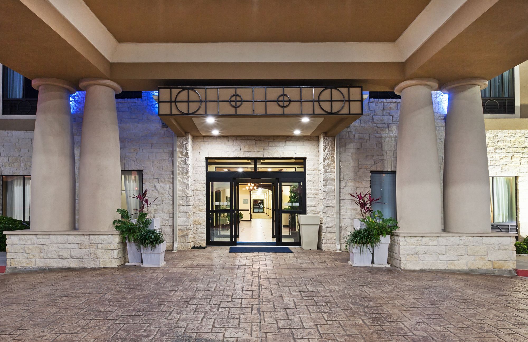 Holiday Inn Express & Suites Victoria