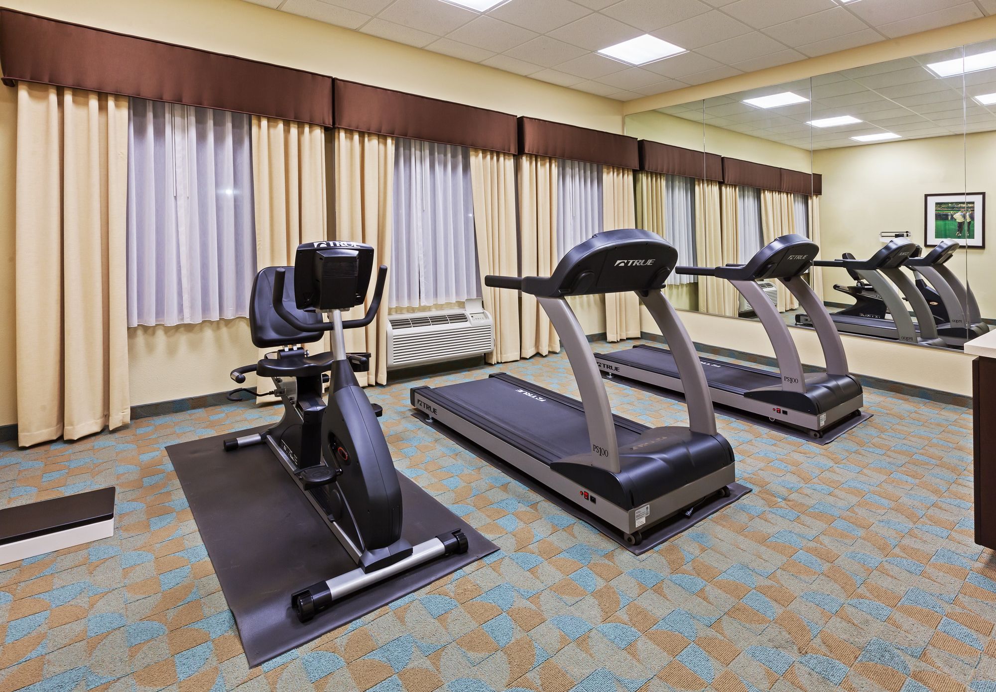 Holiday Inn Express & Suites Victoria
