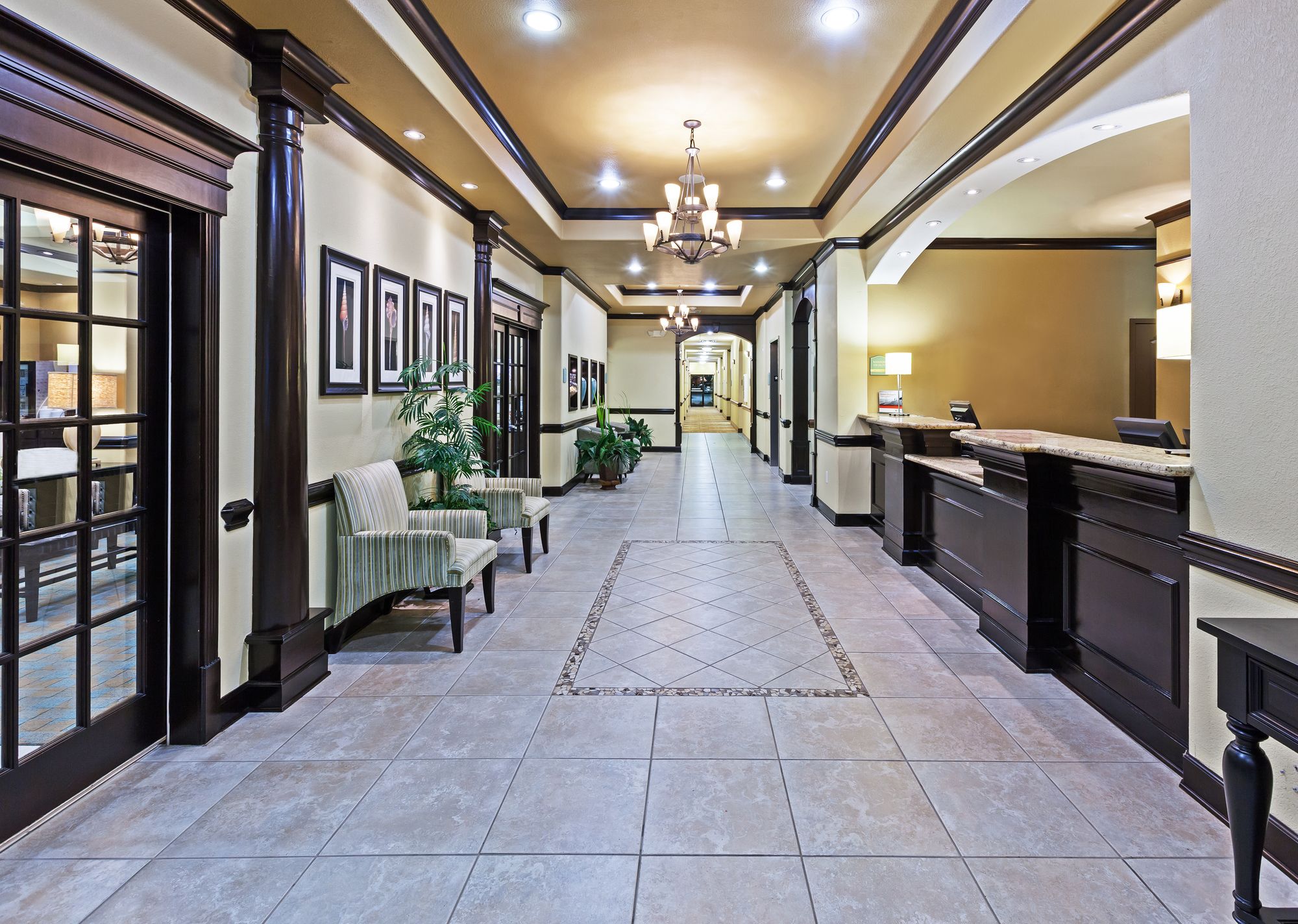 Holiday Inn Express & Suites Victoria