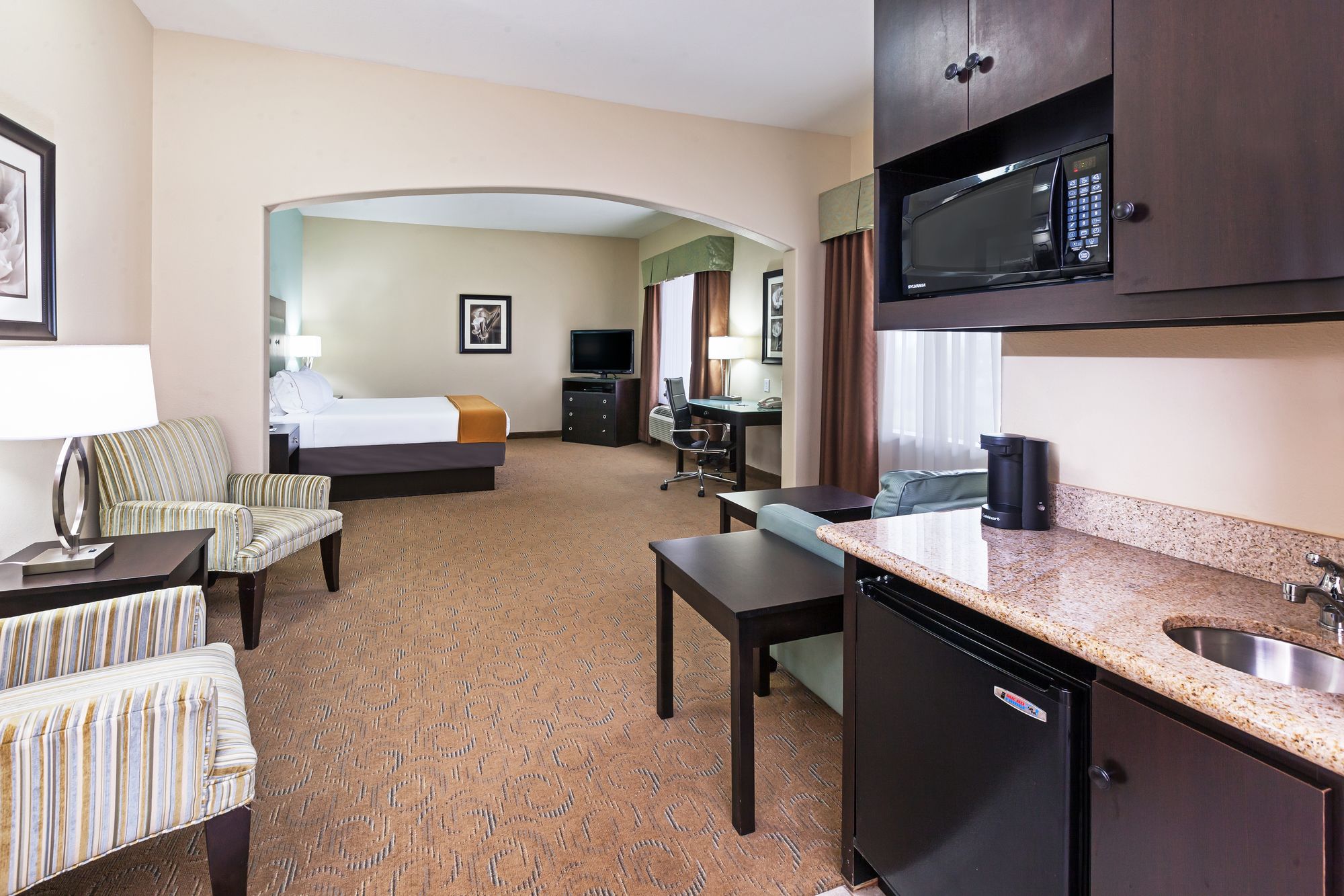Holiday Inn Express & Suites Victoria