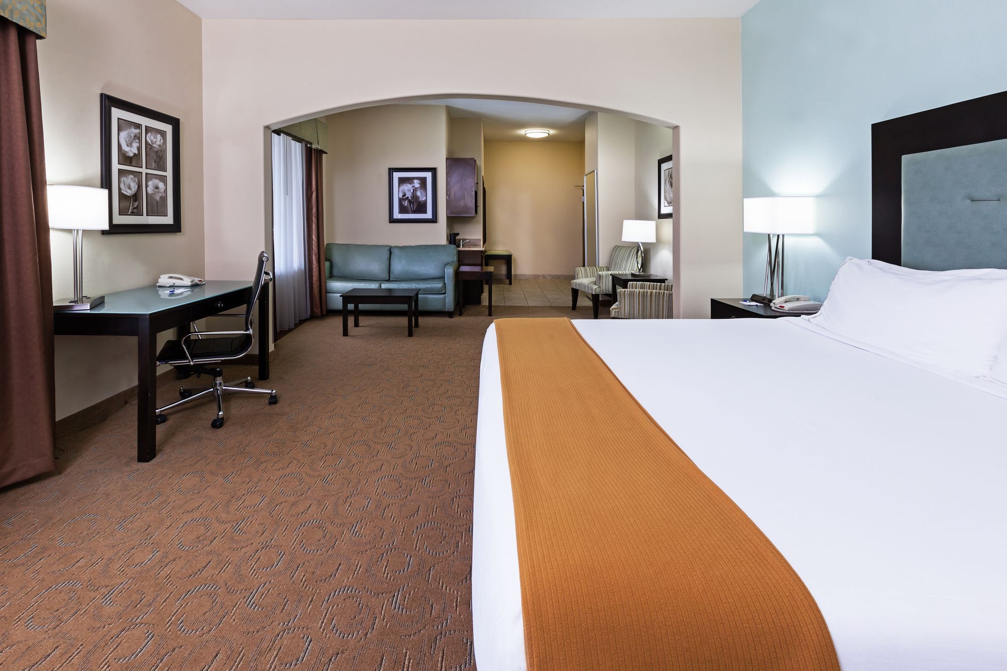 Holiday Inn Express & Suites Victoria
