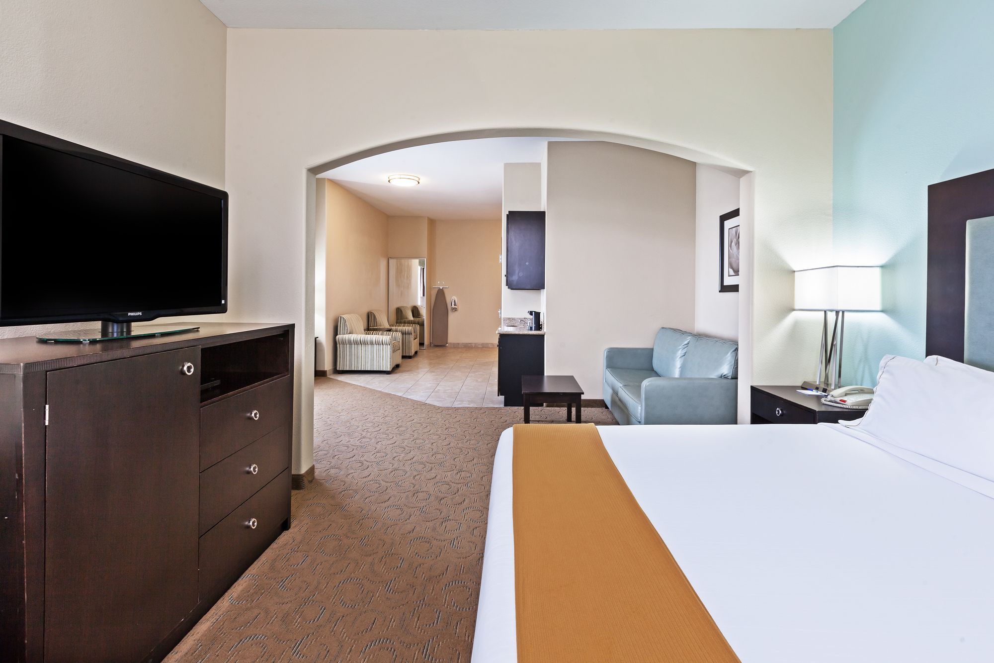 Holiday Inn Express & Suites Victoria