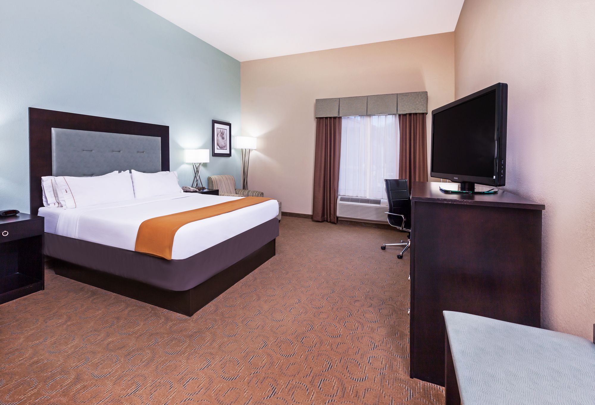 Holiday Inn Express & Suites Victoria