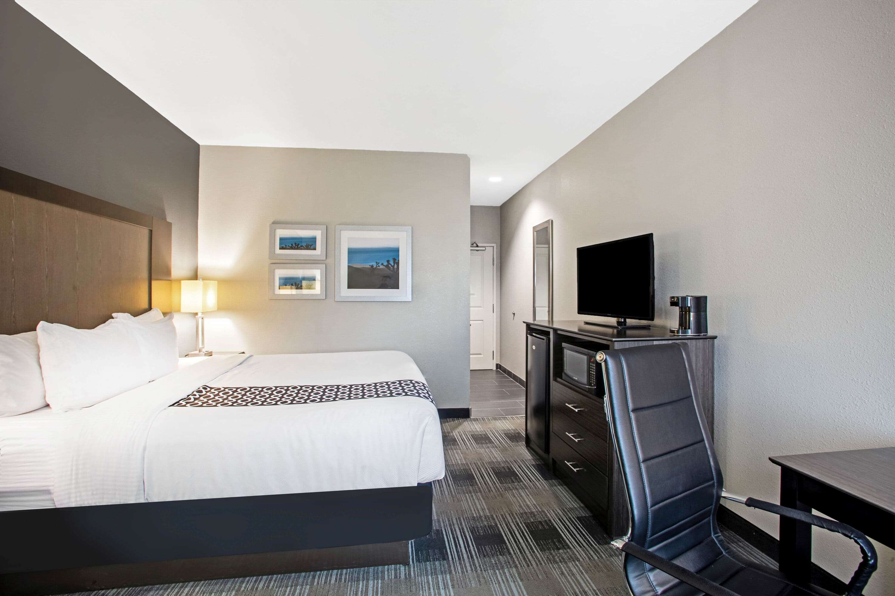 La Quinta Inn & Suites by Wyndham Victoria - South