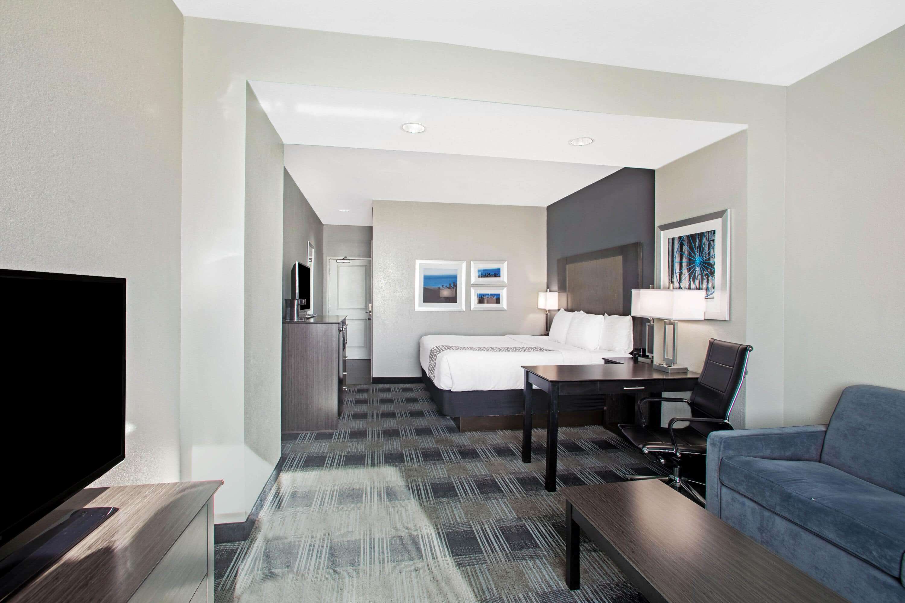La Quinta Inn & Suites by Wyndham Victoria - South