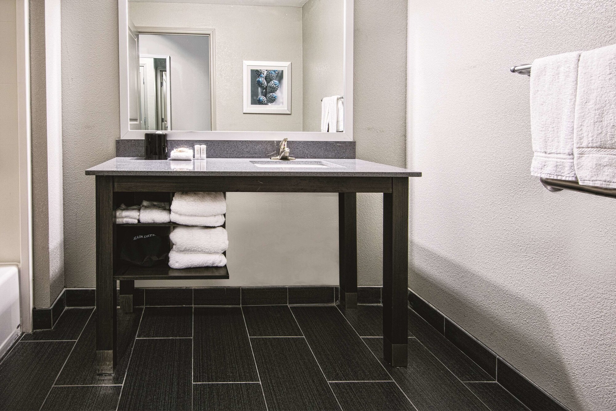 La Quinta Inn & Suites by Wyndham Victoria - South