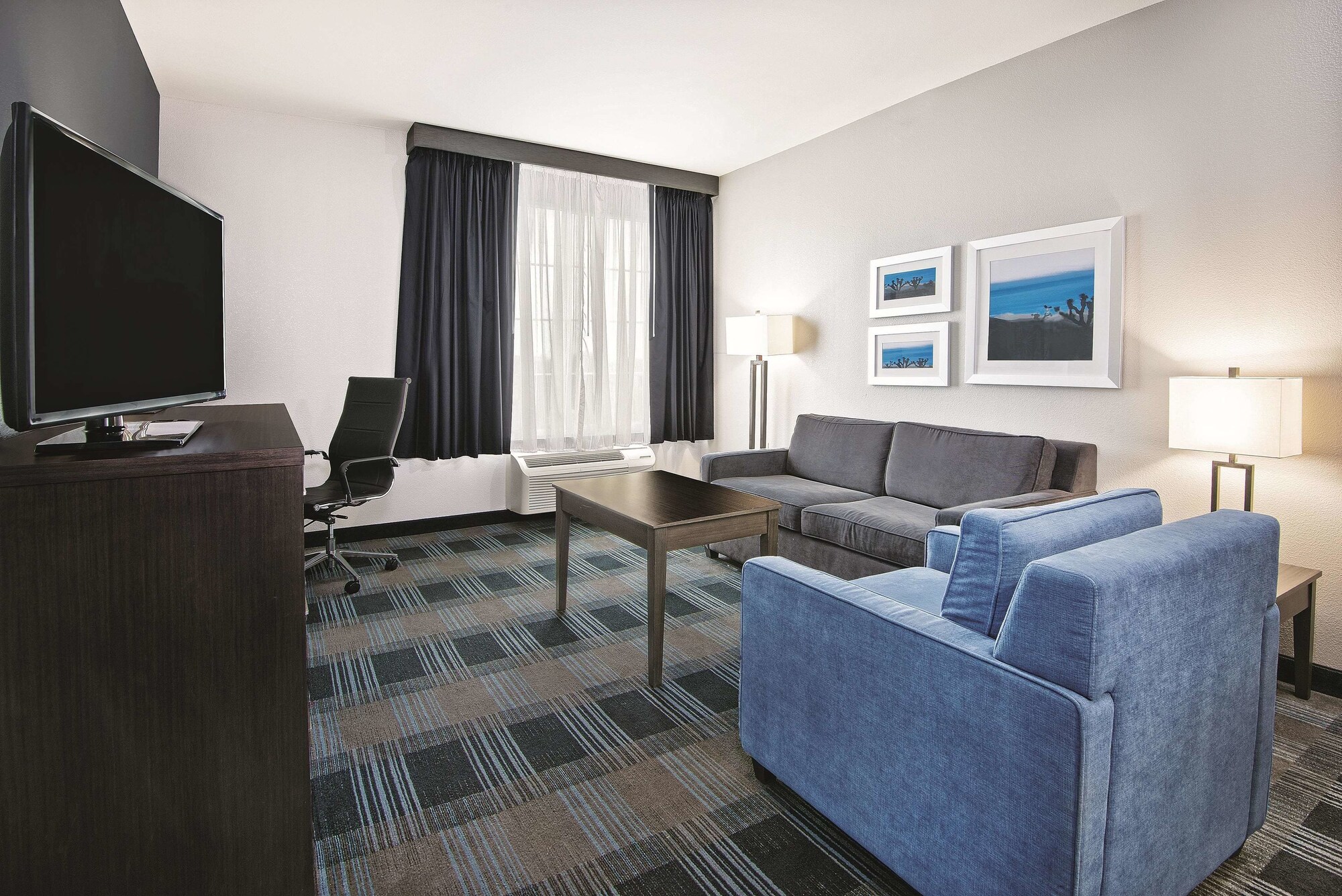 La Quinta Inn & Suites by Wyndham Victoria - South