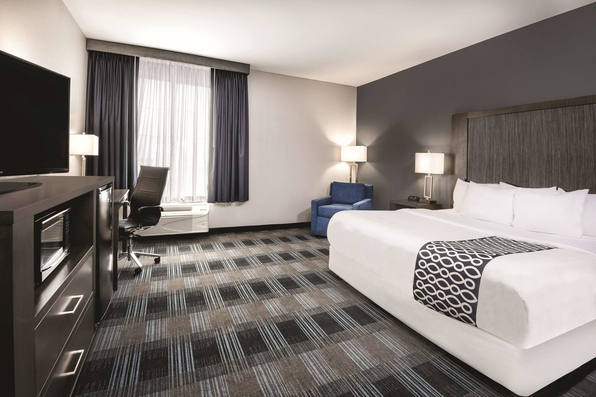 La Quinta Inn & Suites by Wyndham Victoria - South