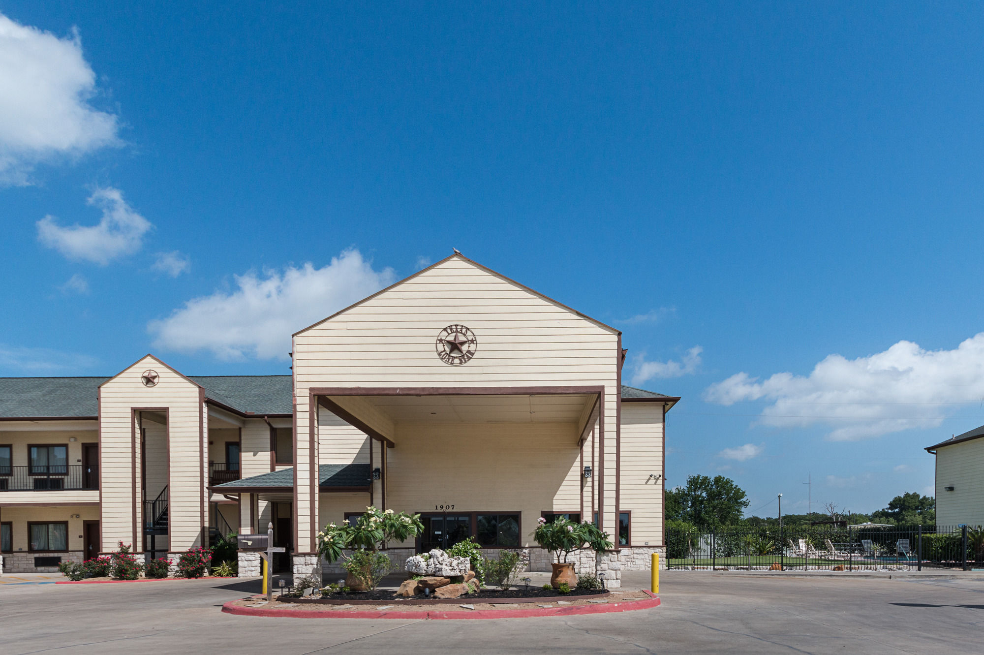 Lone Star Inn & Suites