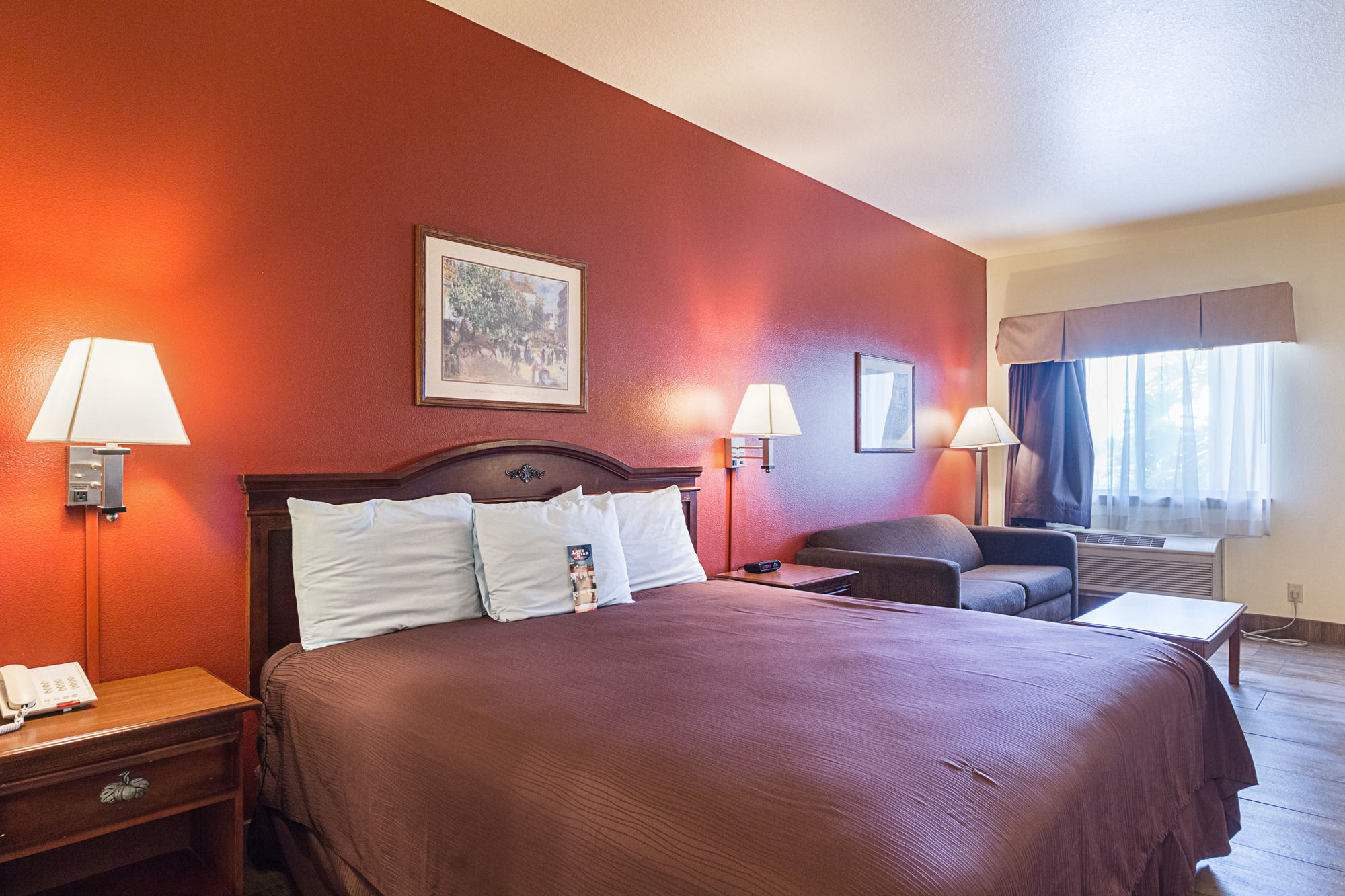 Lone Star Inn & Suites