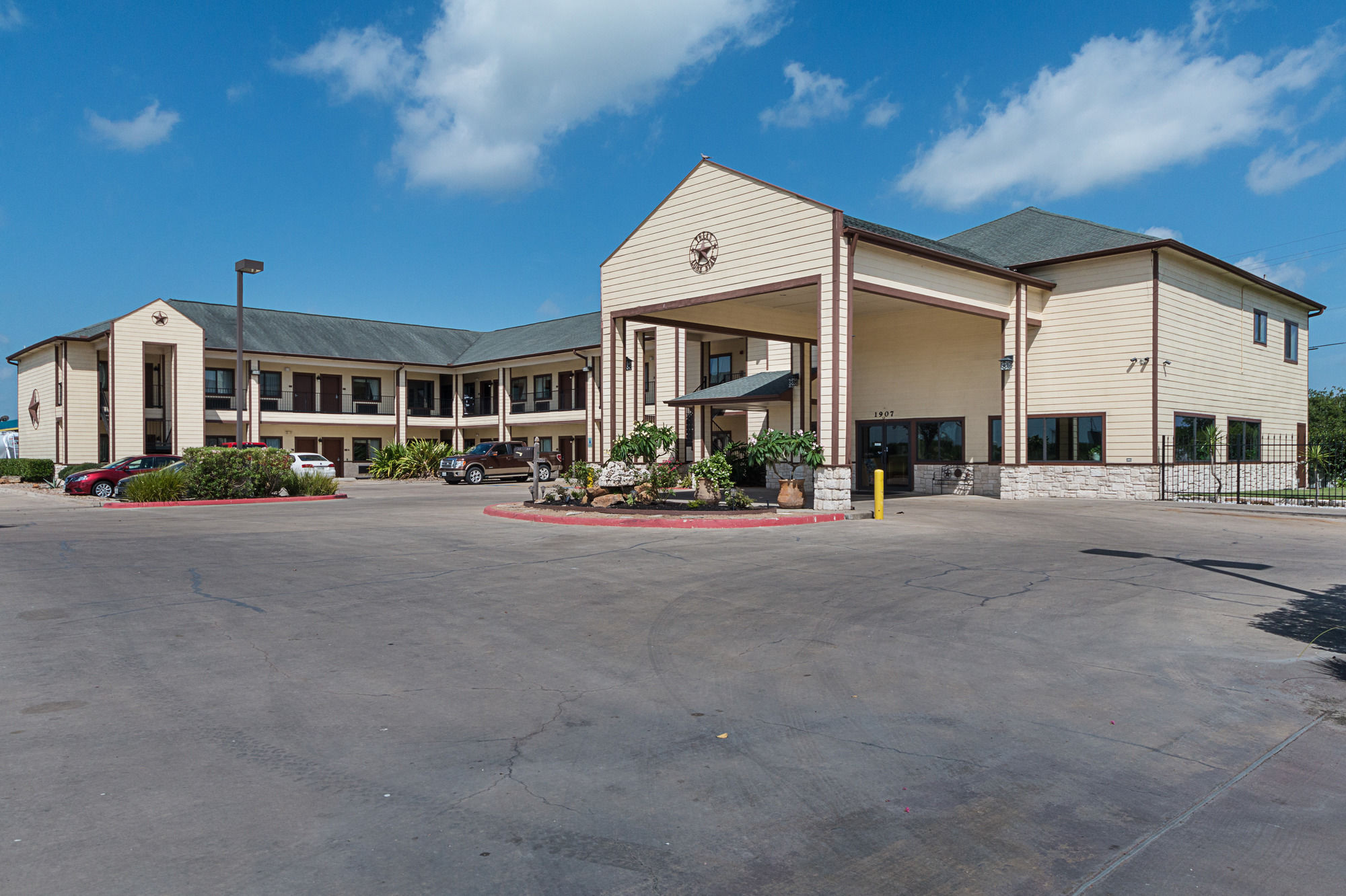 Lone Star Inn & Suites