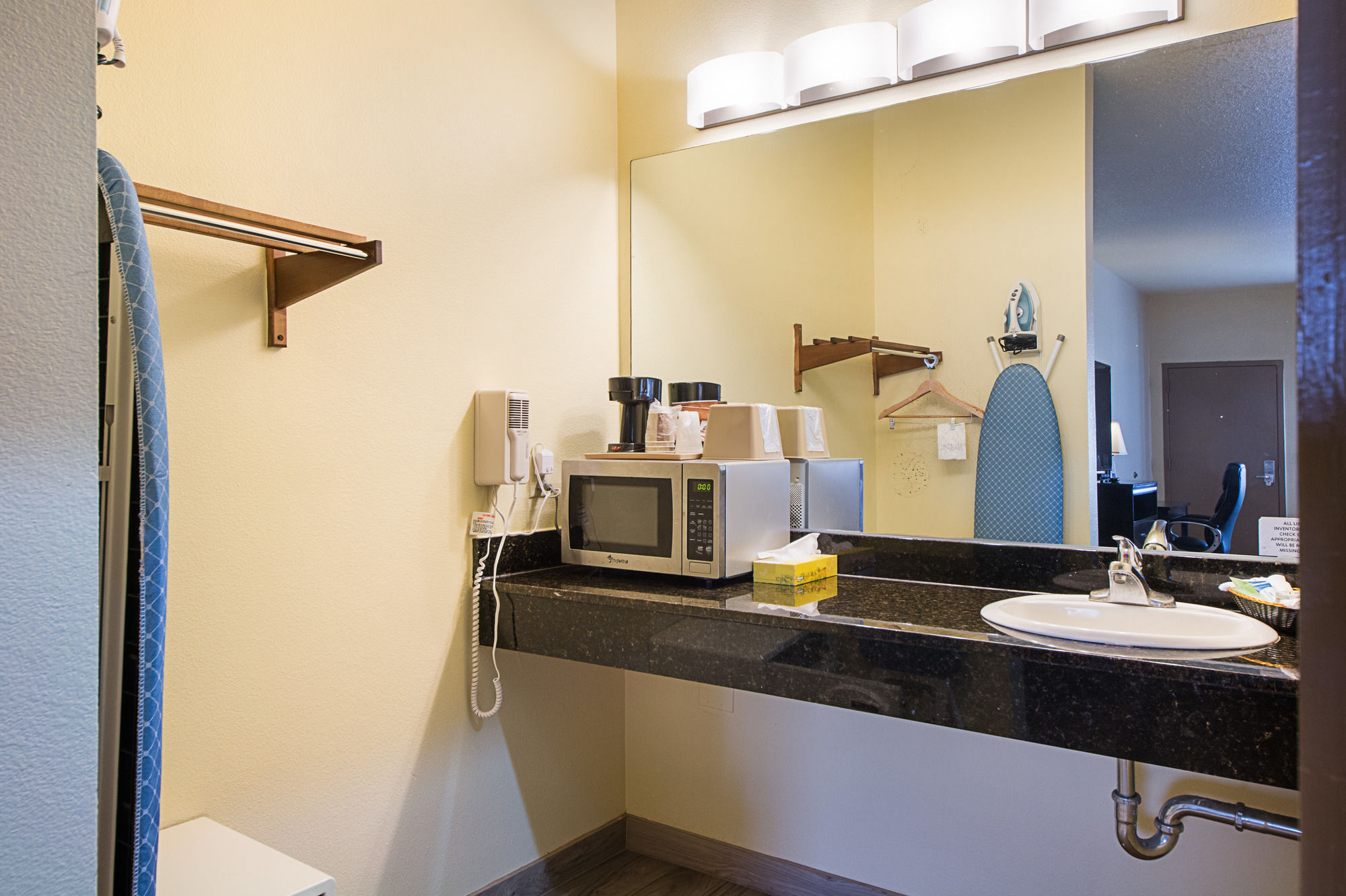 Lone Star Inn & Suites