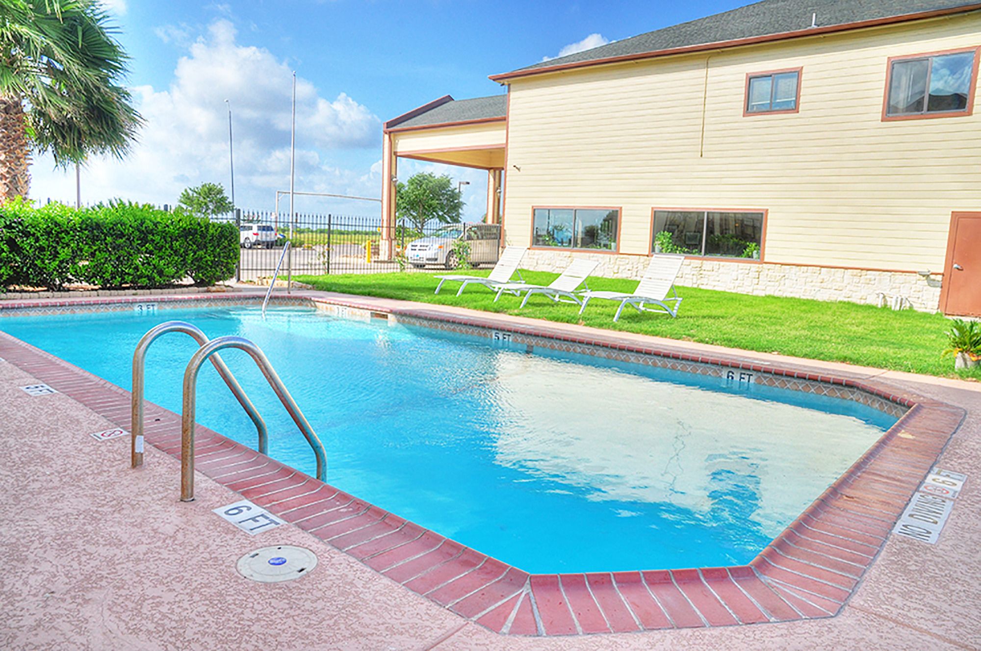 Lone Star Inn & Suites