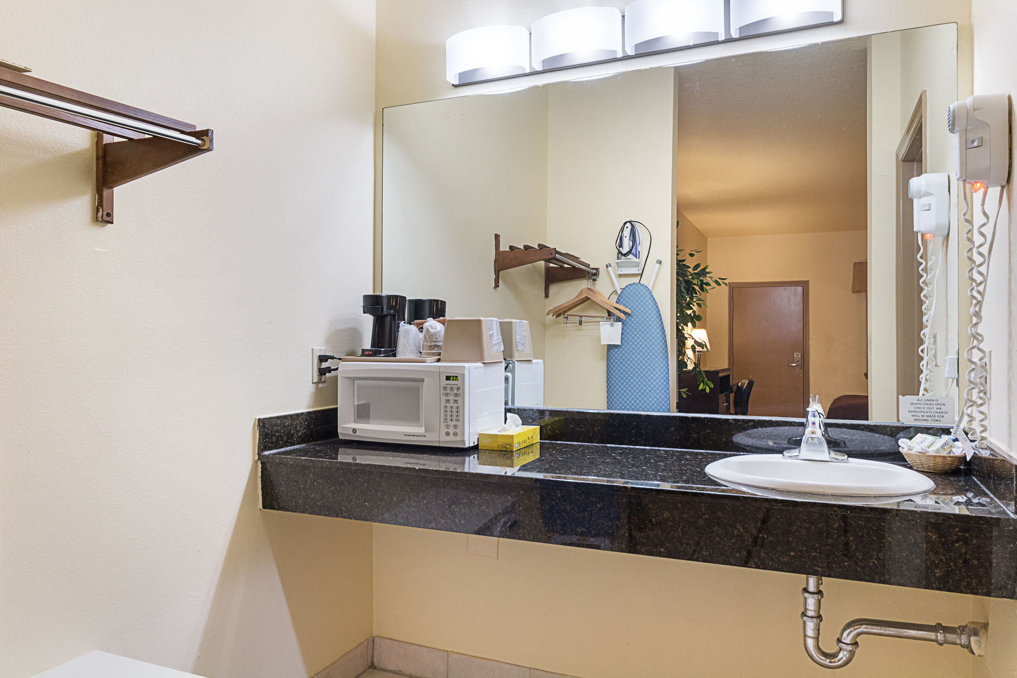 Lone Star Inn & Suites