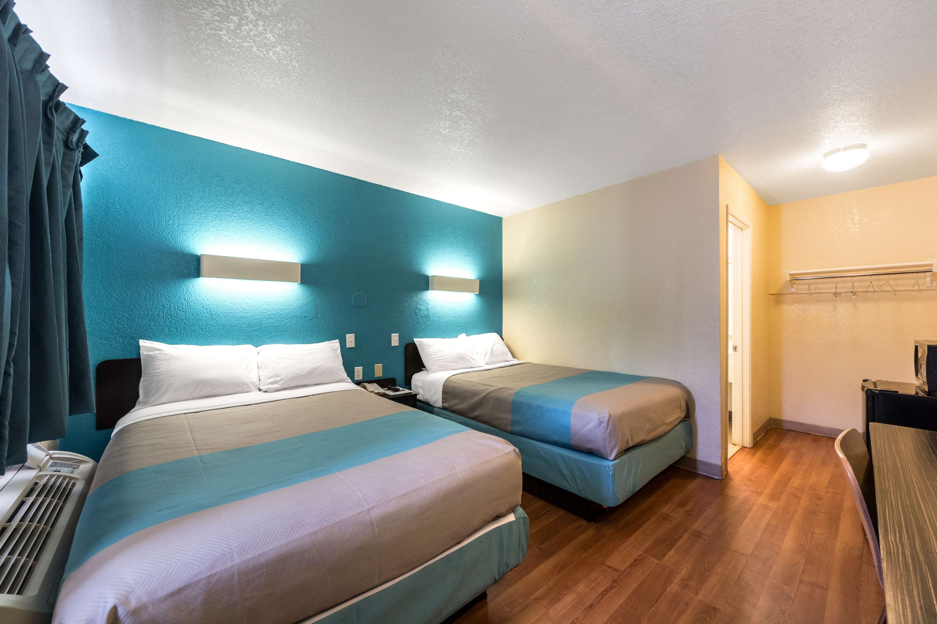 Motel 6 Victoria