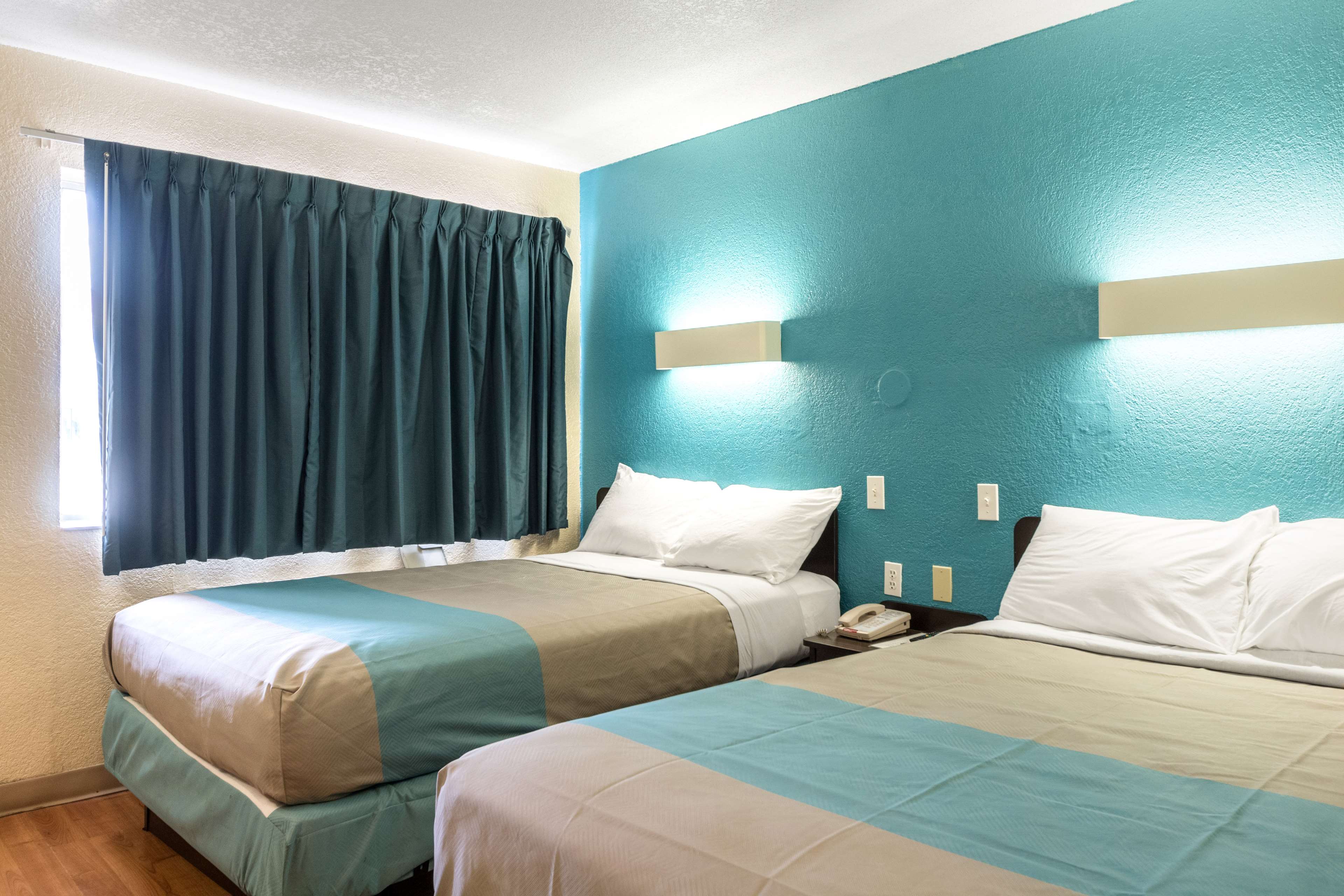 Motel 6 Victoria