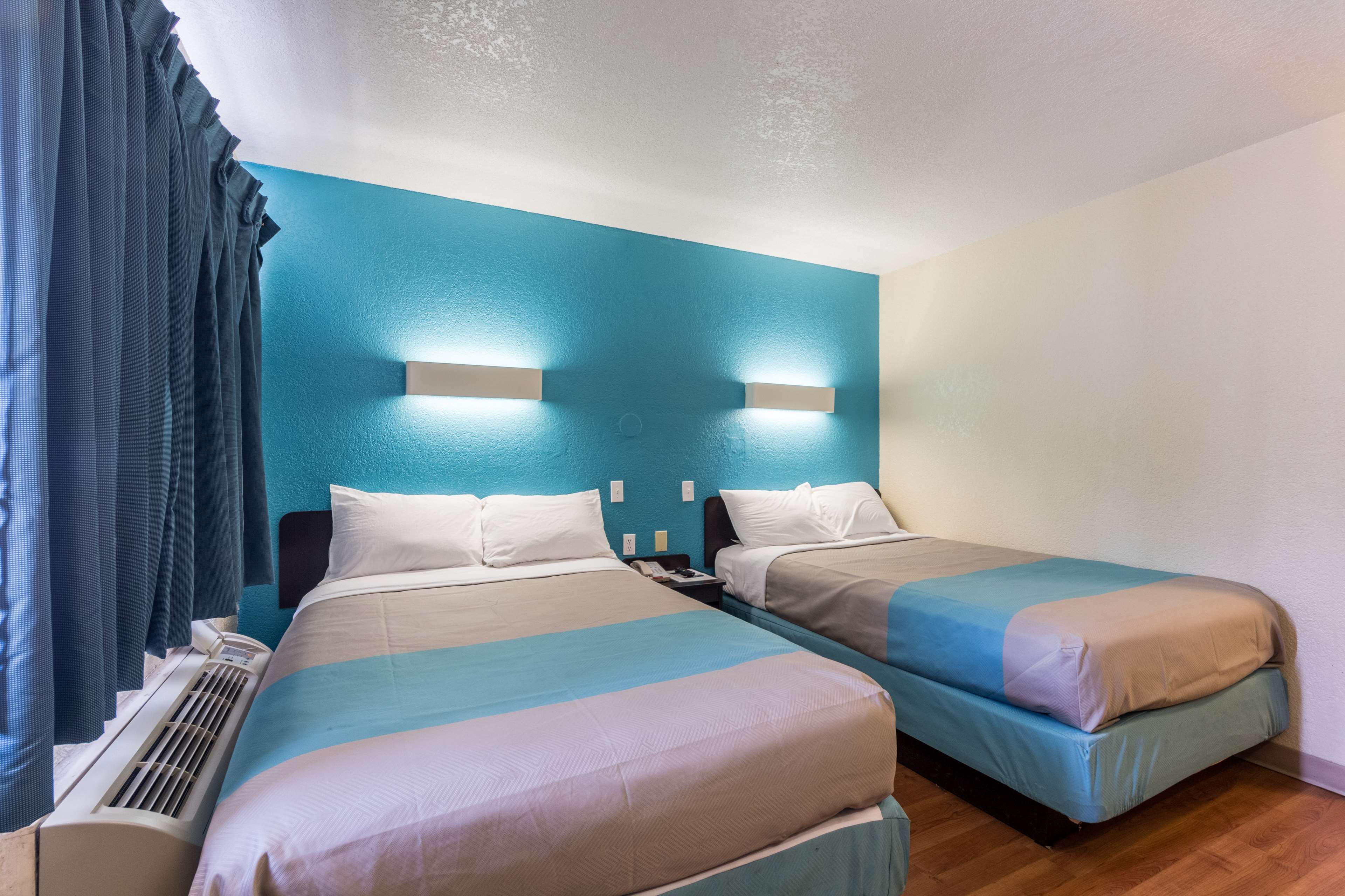 Motel 6 Victoria