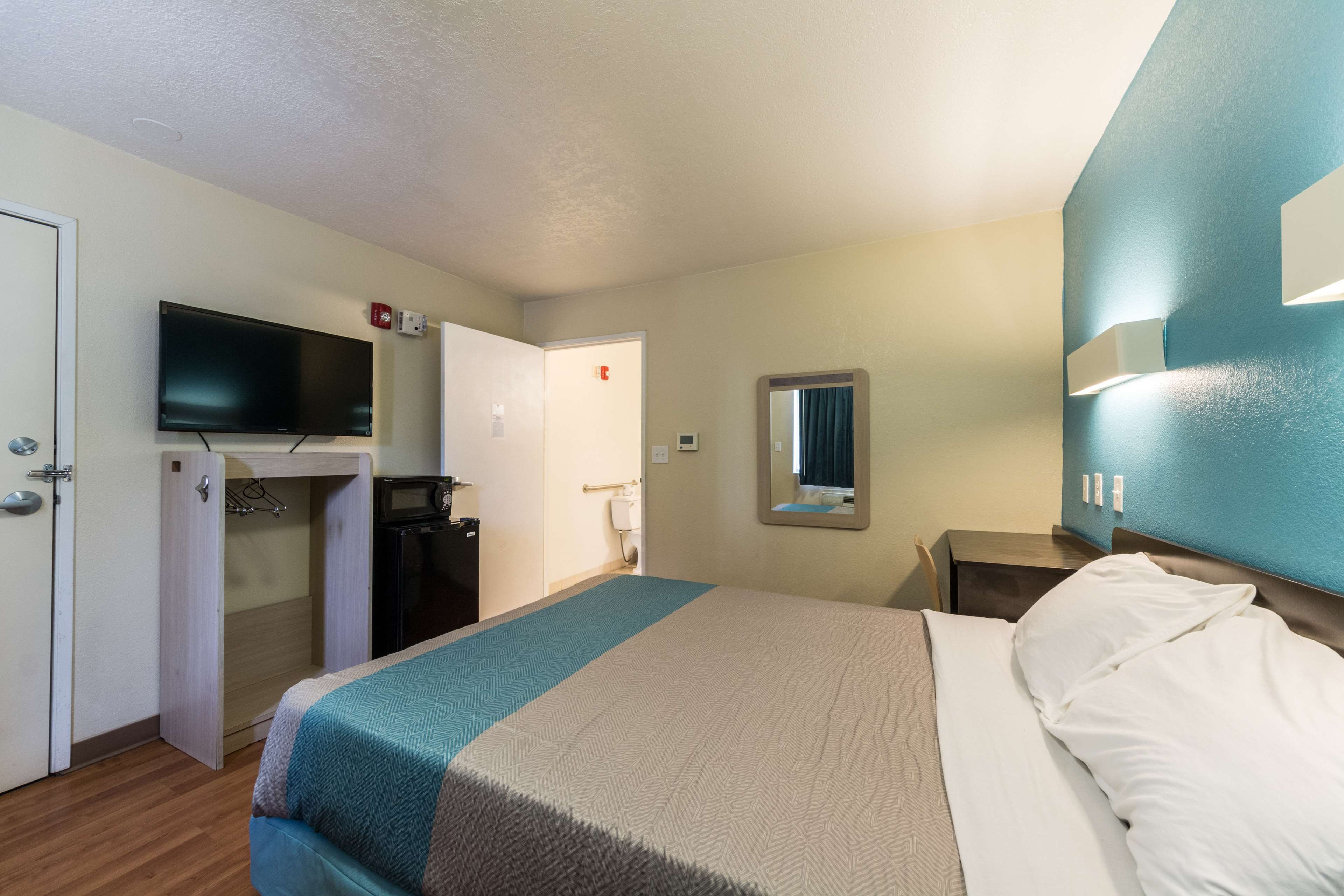 Motel 6 Victoria