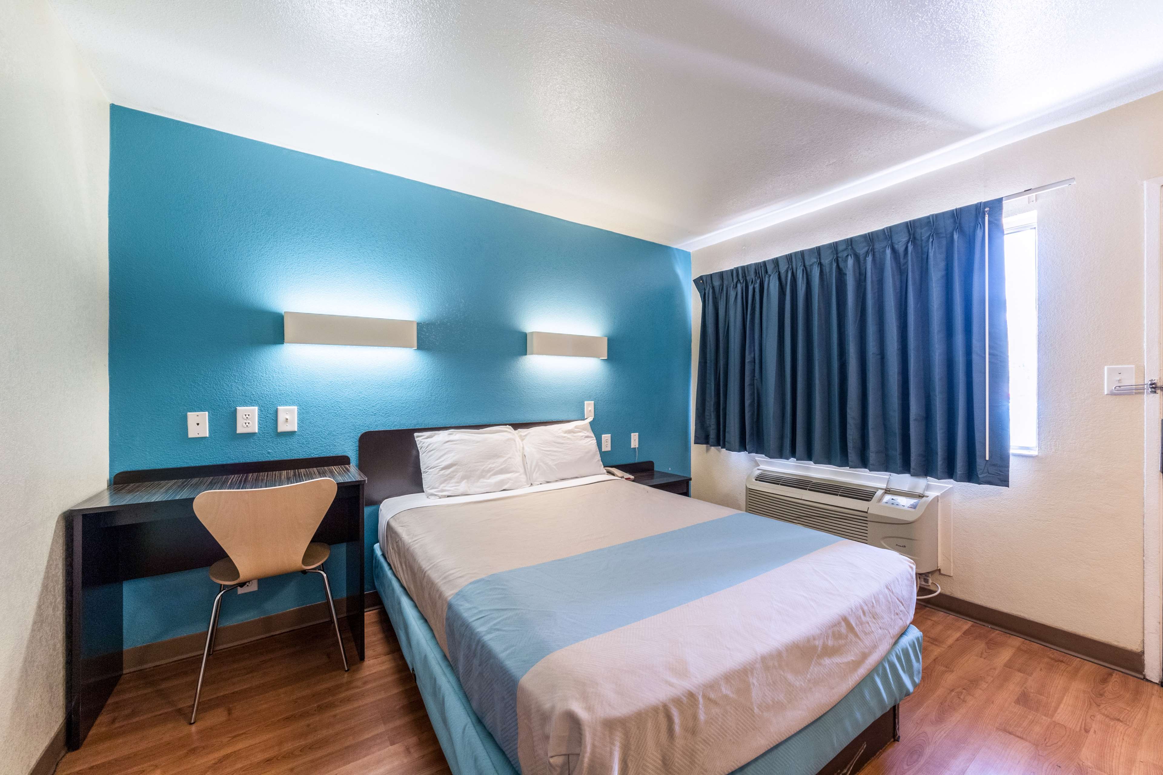 Motel 6 Victoria